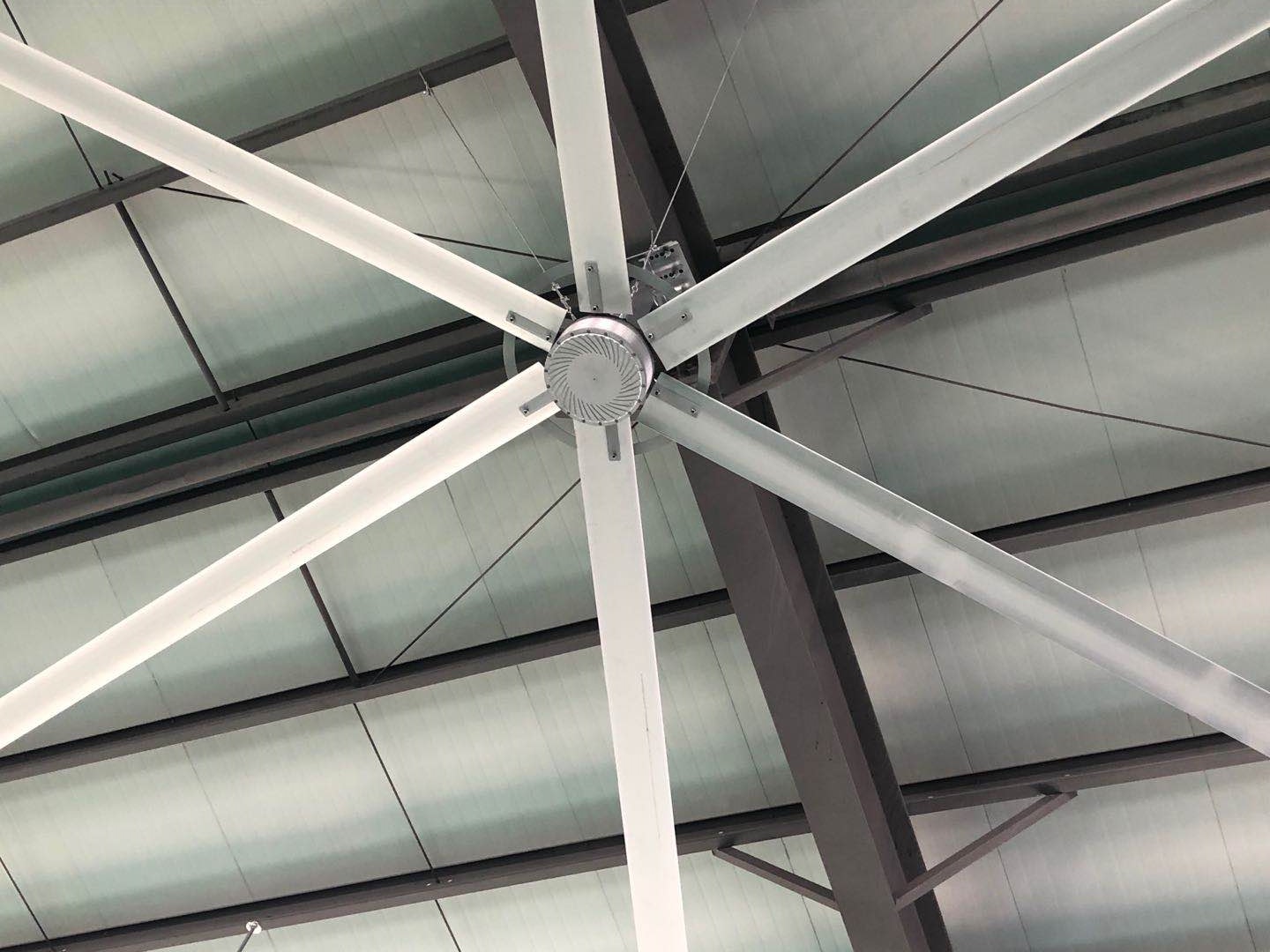 Large HVLS Industrial Ceiling Fan for Warehouse